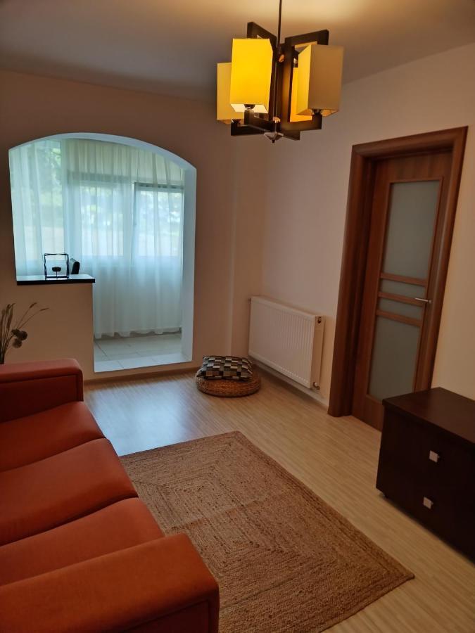 Chic Apartment Piteşti Exterior foto