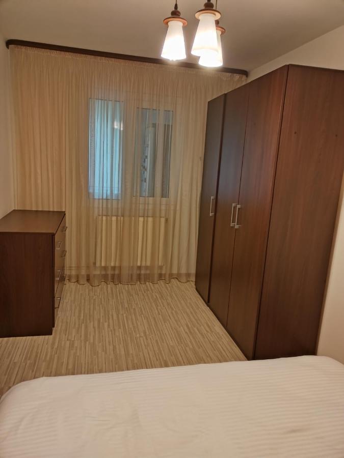 Chic Apartment Piteşti Exterior foto